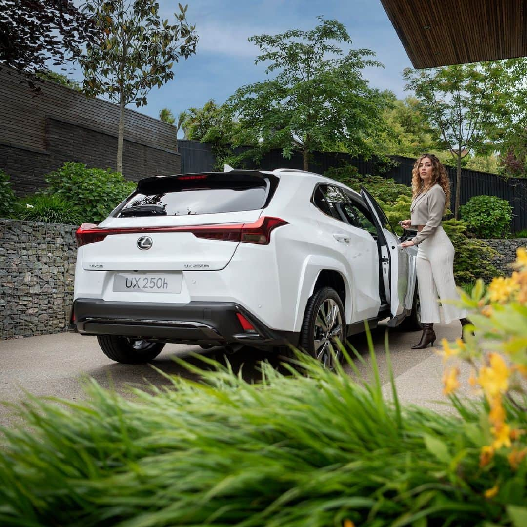 Lexus UKのインスタグラム：「Designed to be desired. Lexus UX 250h. 📸: @timwallace47」