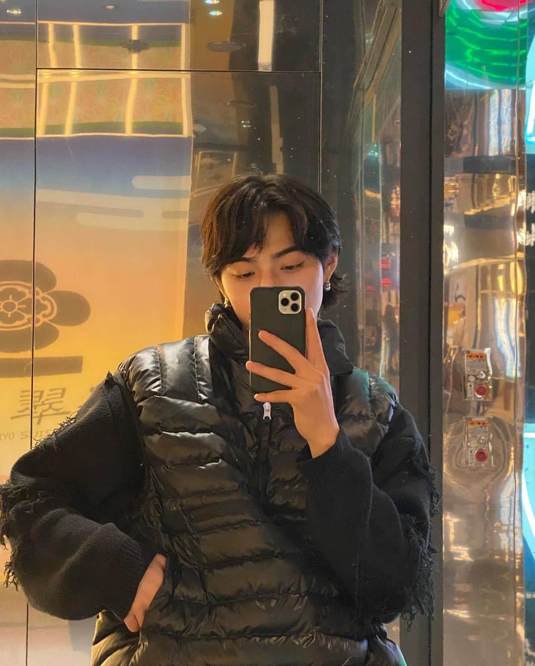 こたのインスタグラム：「. このダメージの加工具合が最高に好き。 今月の大阪POP-UPでもってく新作です✌️ みんな待ってるよ🫶」
