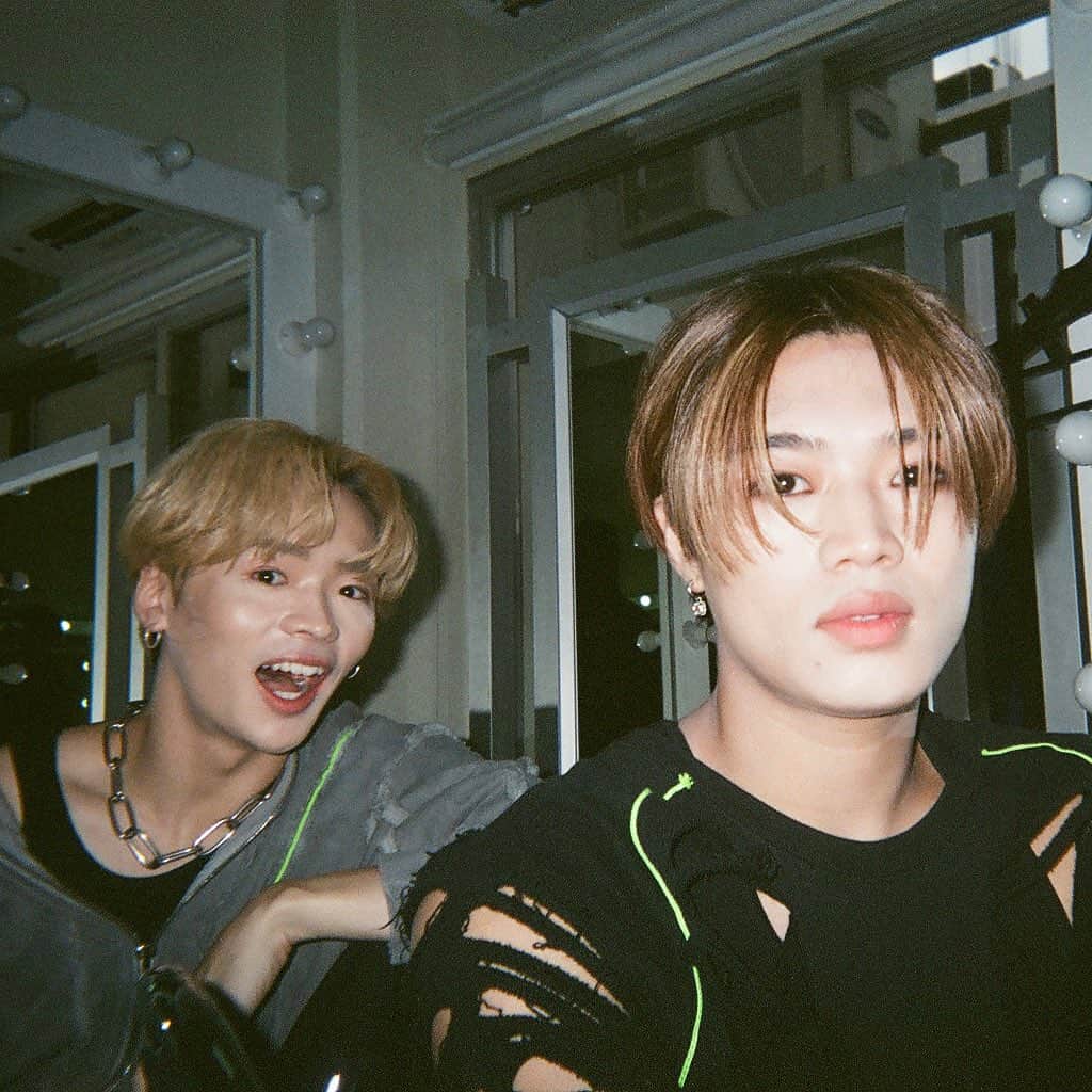PSYCHIC FEVERさんのインスタグラム写真 - (PSYCHIC FEVERInstagram)「Film Photos on OCTOPOP day🎞️  #OCTOPOP #OCTOPOP2023 #PSYCHICFEVER」11月8日 20時05分 - psyfe_official