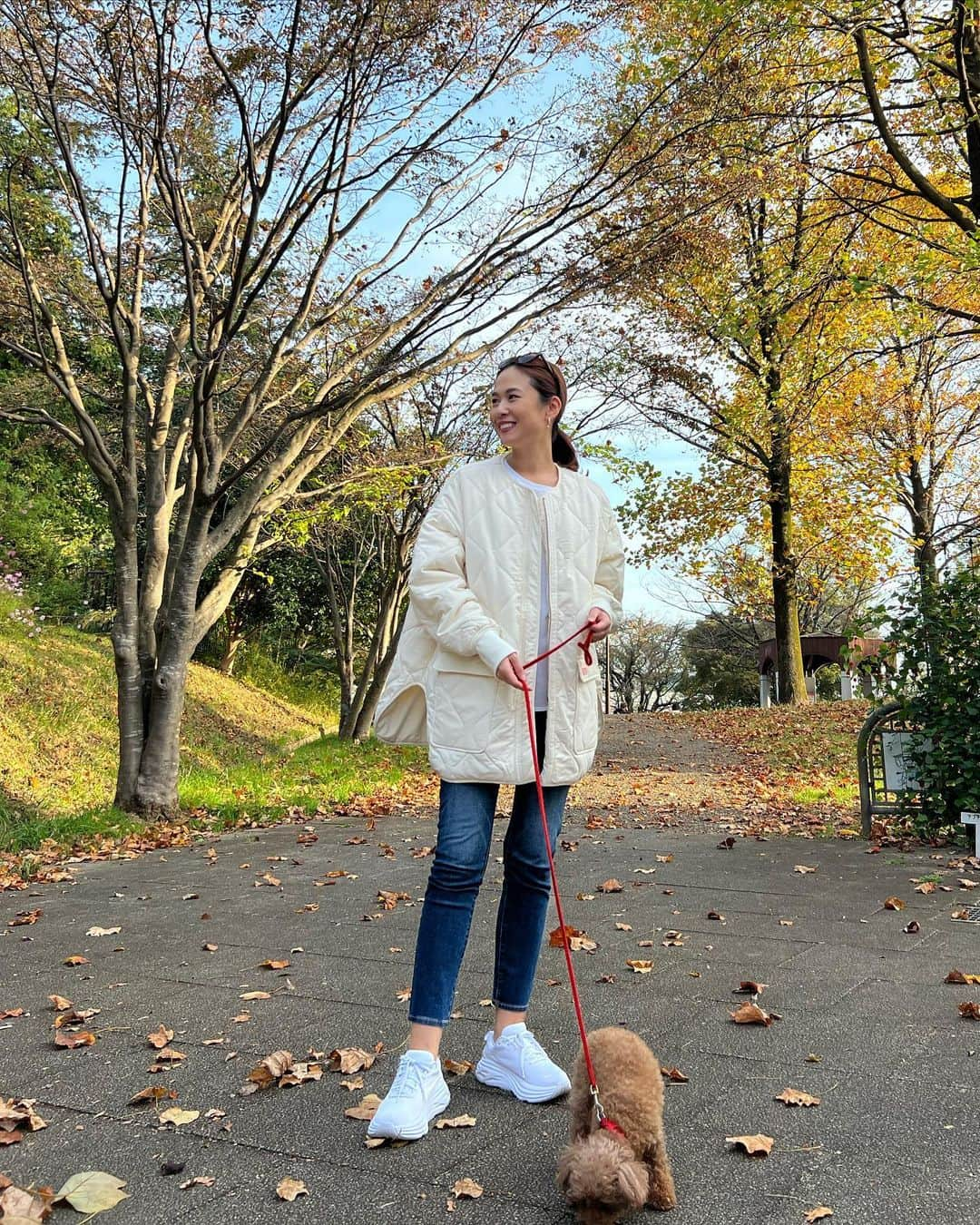 MAICOさんのインスタグラム写真 - (MAICOInstagram)「#outfit . . お散歩コーデ🐶  トレンドのバラクラバ付きキルトコートは、最大8way仕様で色々な着こなしを楽しめます✨ フードあり、フードなし、リバーシブルで着てみました😊  Coat... @classicalelf_official  (アイボリーMサイズ着用)  #クラシカルエルフ #classicalelf #エルフコーデ #java #ジャバ #ユニクロ #ザラ #zozo #zozotown #zozo購入品 #zozotown購入品 #キルティングジャケット #キルティングコート#プチプラコーデ #骨格ウェーブ#秋服コーデ」11月8日 20時05分 - maico0327