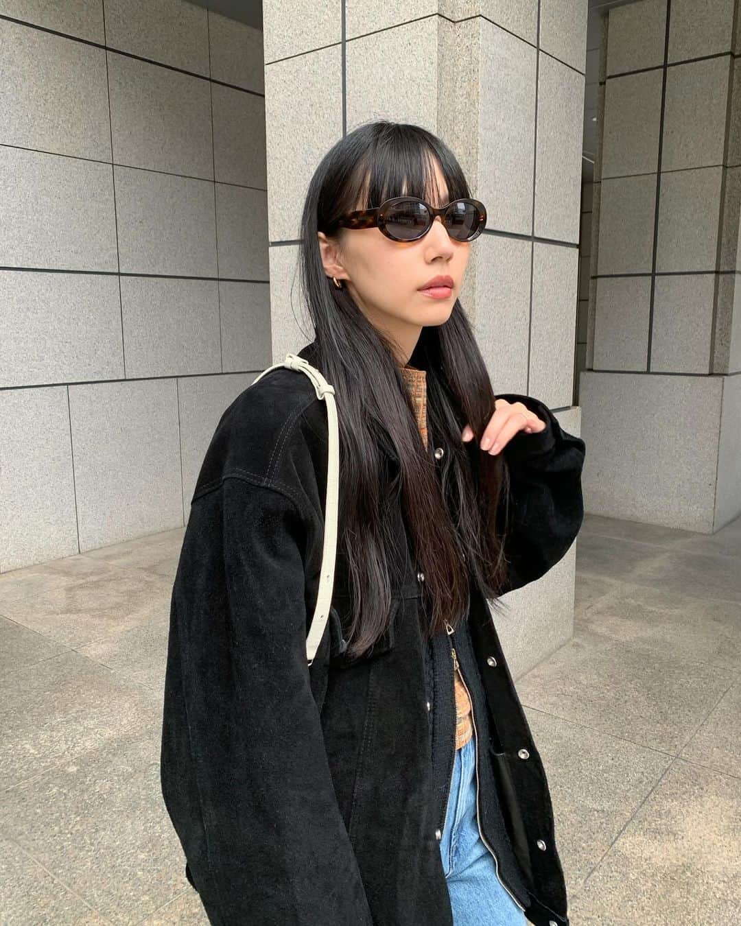 Shiho Sasakiさんのインスタグラム写真 - (Shiho SasakiInstagram)「70s mood👖🍁  #outfit_shiho  #ファッション #コーディネート #今日のコーデ #今日のファッション #大人カジュアル #モードカジュアル #黒髪ロング#デニムコーデ」11月8日 20時06分 - shihomurata0718