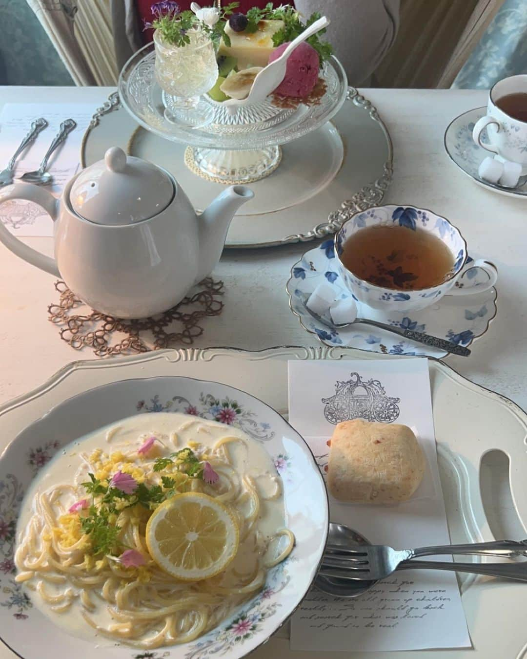 miyuさんのインスタグラム写真 - (miyuInstagram)「とっても素敵でお上品なtea time🫖🎵🎵」11月8日 20時06分 - miyuu__nakano