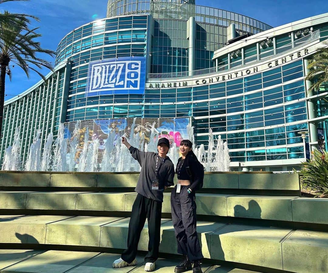 黒田瑞貴のインスタグラム：「BlizzCon2023行ってきました！  新婚旅行はBlizzConが良いっていう、小さい頃からの夢が叶いました🇺🇸  #blizzard #blizzcon #blizzcon2023」
