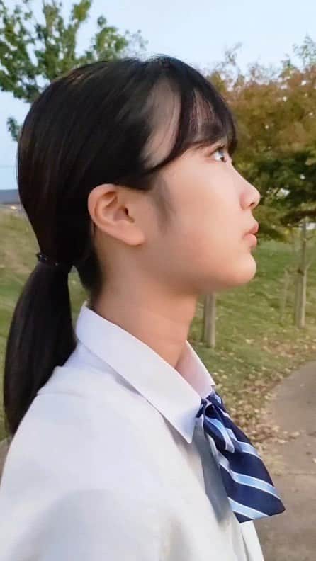 西川実花のインスタグラム：「🍁 過ごしやすい気温になってきましたね🌟 食欲の秋を満喫したいなっ😋🍁笑  #08#jc3#ljc#15yearsold#制服#中学生」