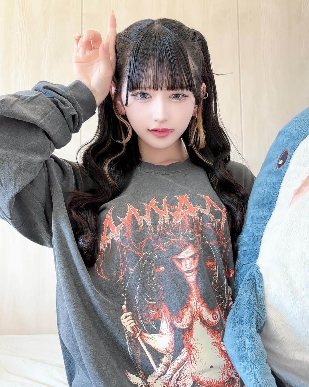 狐波ろんさんのインスタグラム写真 - (狐波ろんInstagram)「角度で顔かわりすぎるロンTの悪魔ちゃんの真似したろんさん  . #pr」11月8日 20時24分 - ron_konami