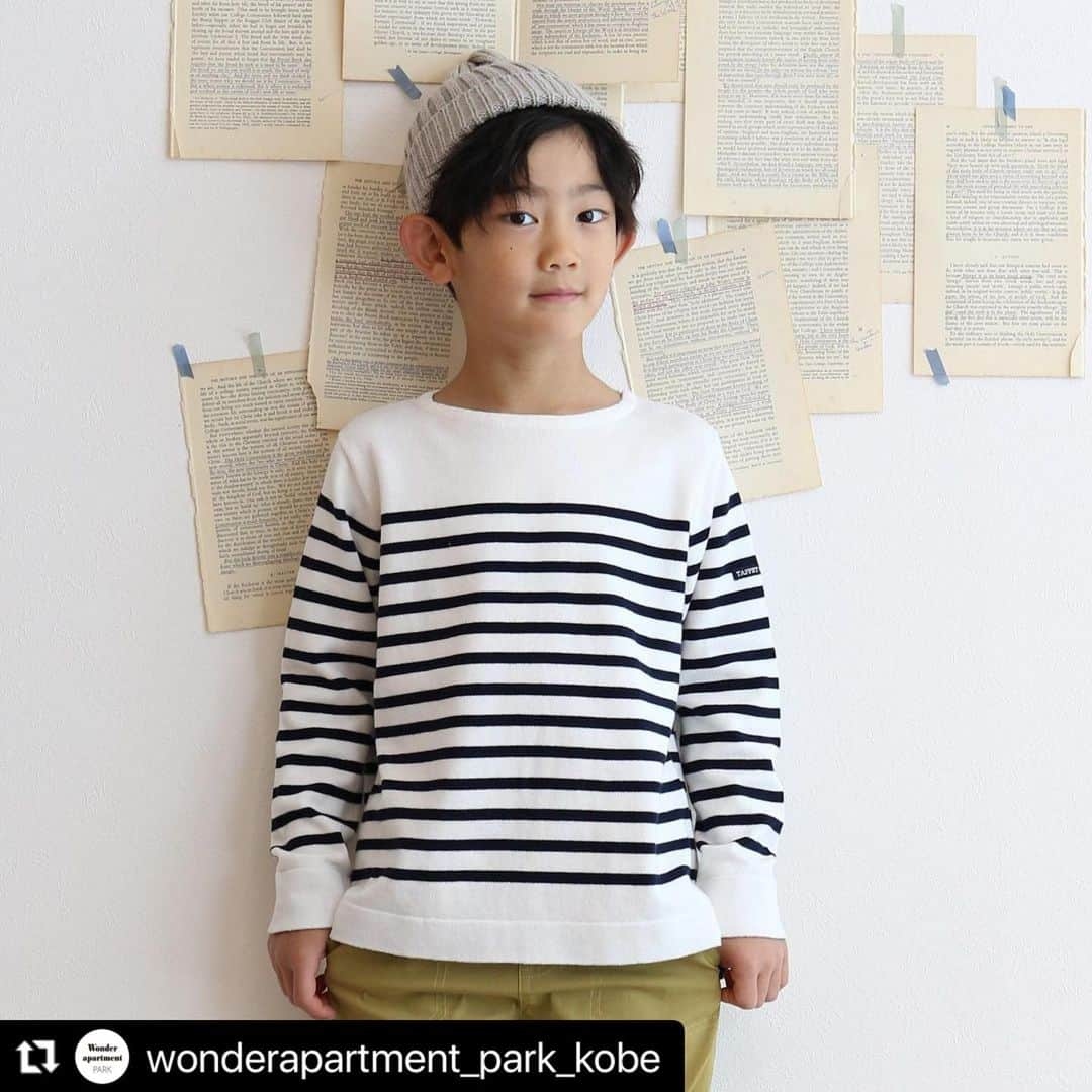 TAPPETのインスタグラム：「#Repost @wonderapartment_park_kobe with @use.repost ・・・ ・ ・ ・ 【tappet】 ・ ・ コットン100％の、厚過ぎず薄過ぎずの程よい厚みと、パネルボーダーのニット🧶 長すぎない着丈、両サイドにスリット入り、袖はロールアップしていただきやすいよう広めに仕上げています✨ 長いシーズン着られるコットン素材で、今の季節に1枚でも着やすく、寒い季節にはインナーにシャツや長袖Tシャツを合わせたコーディネートがオススメです❣️ ・ ・ ○tappet パネルボーダーニット ¥7,150〜8,250(税込) ・ ・ ・ #maarook #wonderapartment #tappet #_nino_ #amiamie #lcopeck #officialteam #birthdayparty #kidsfashion #kidstyle #selectshop #マルーク #ワンダーアパートメント #タペット #ニノ #オフィシャルチーム #エルコペック #アミアミ #子供服 #キッズファッション #キッズスタイル #キッズコーデ  #リンクコーデ #セレクトショップ #ボーダー #ニット」