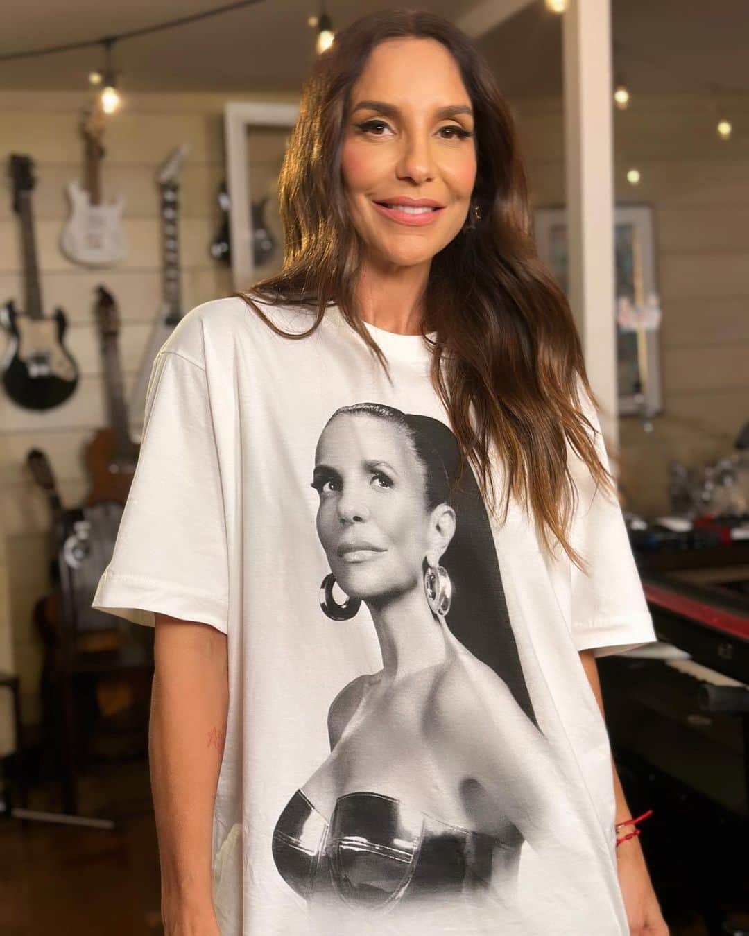イヴェッチ・サンガロのインスタグラム：「Sou fã dessa mulher ! E vc?  Bom dia 🌟」