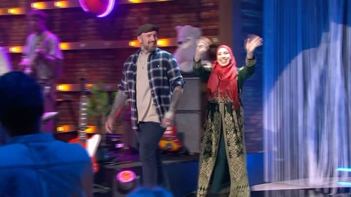ベン・ソーンダースのインスタグラム：「NEW on @npo_3 #thatsmyjam the big american @jimmyfallon show is in NL with @quinsding as host voor @omroepzwart see us shine on 12 dec ... feat @samyahafsaoui and me VS @leafssensei en @imanuelleg who will win this battle? lets goooooo」