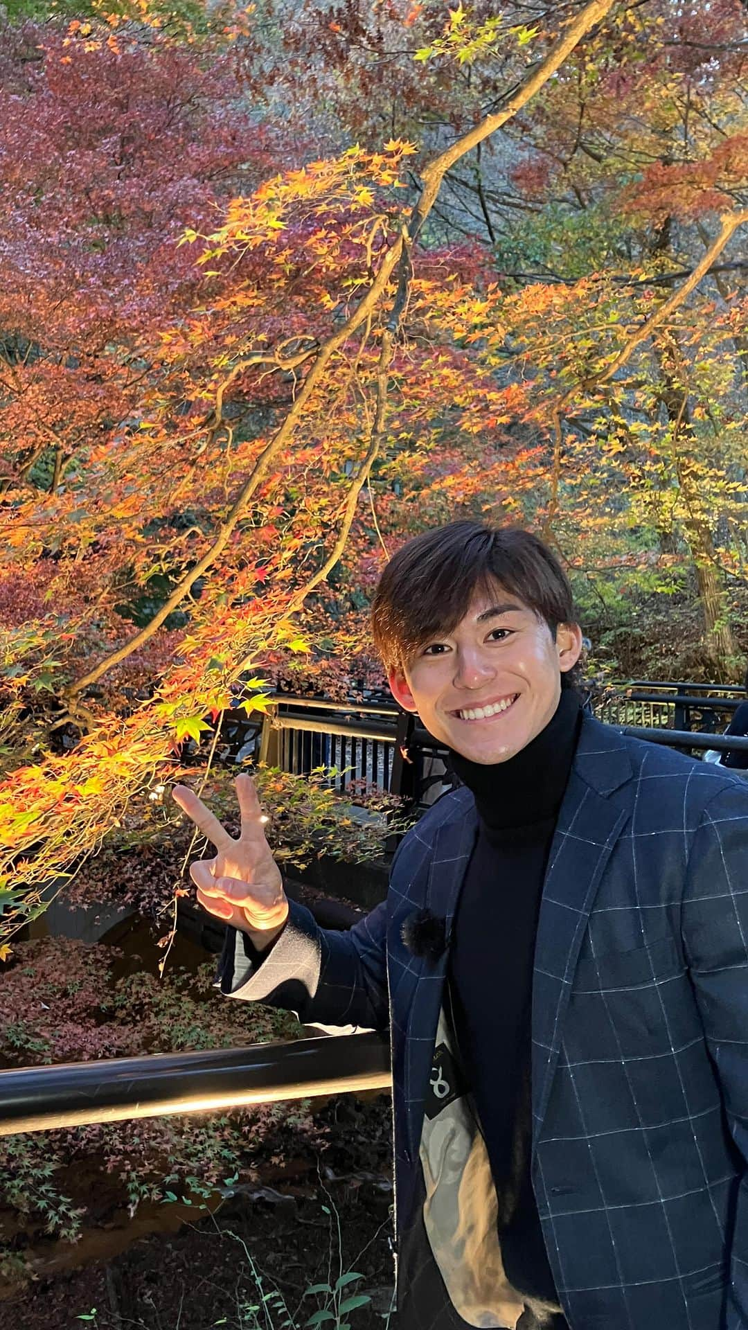 齋藤慎太郎のインスタグラム：「. 紅葉🍁  #伊香保温泉  #河鹿橋」