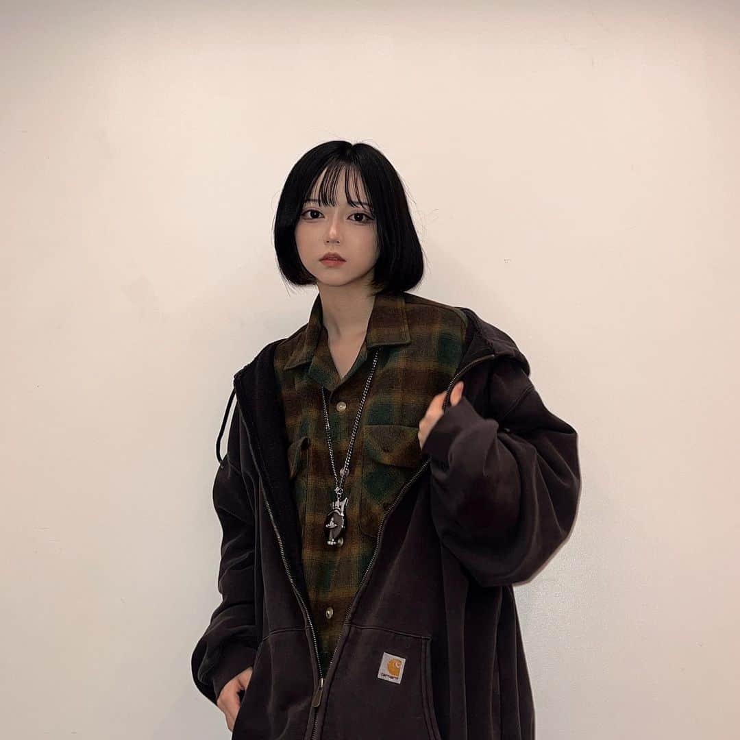 マリナのインスタグラム：「@hrknkym_ さんがデザインしたチェクシャツ鬼かわよい  @freaksstore_official で販売してるって〜🔥」