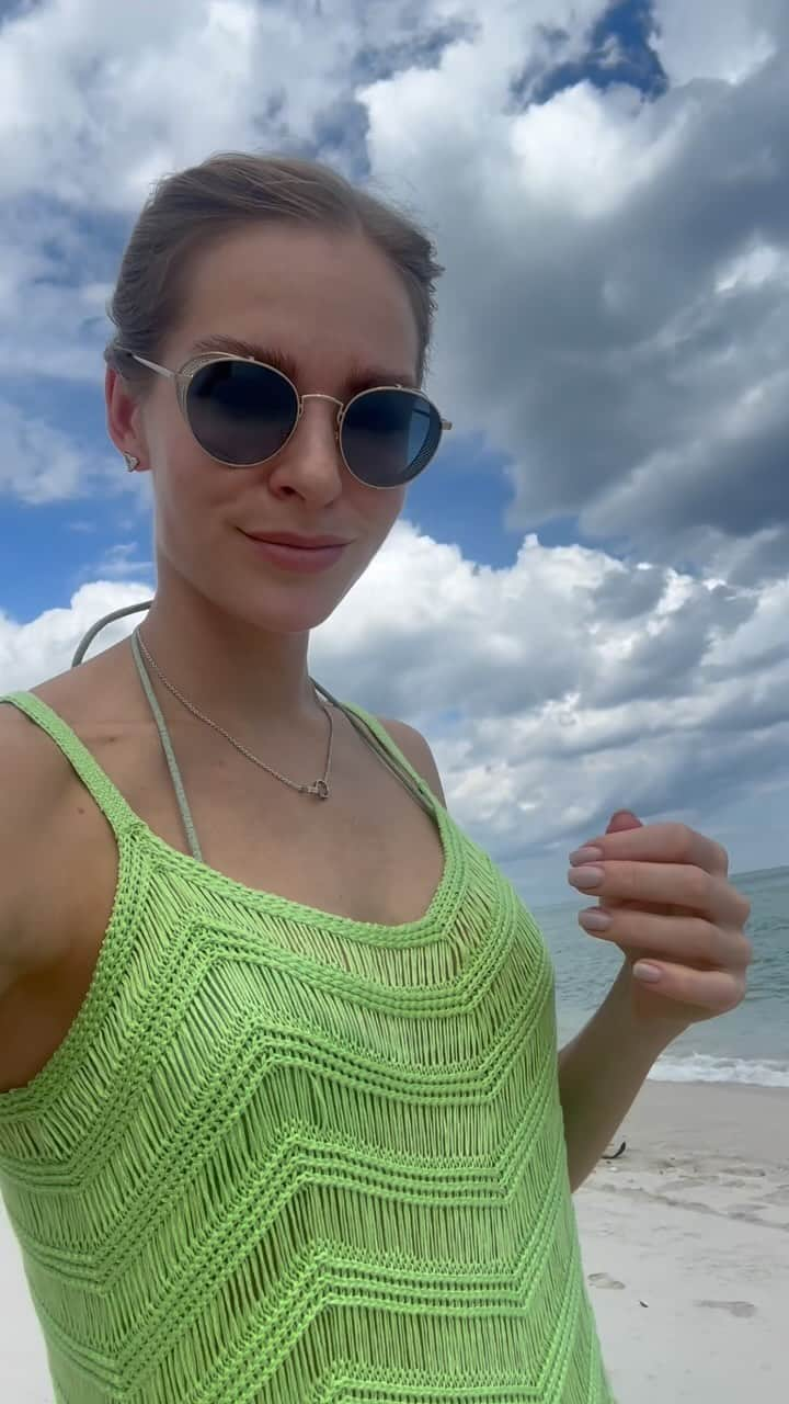 ダリヤ・クリシナのインスタグラム：「Just an ocean breeze 💚 🌊  Чистый кислород океана 💚🌊  #miami #daryaklishina」