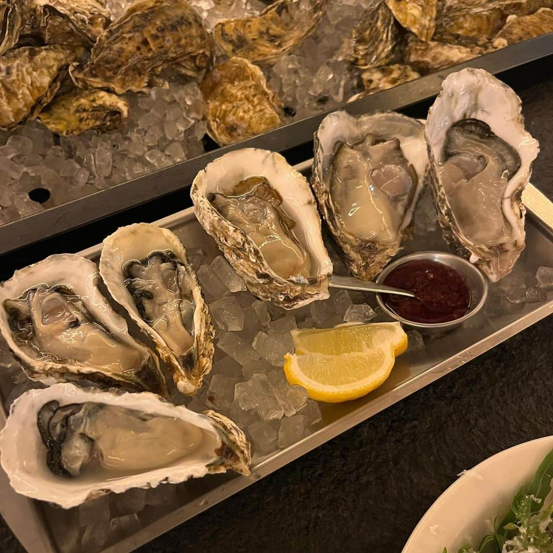 チョ・アヨンさんのインスタグラム写真 - (チョ・アヨンInstagram)「아마도 제일 좋아하는 음식🦪  #oysters」11月8日 20時44分 - a_young91