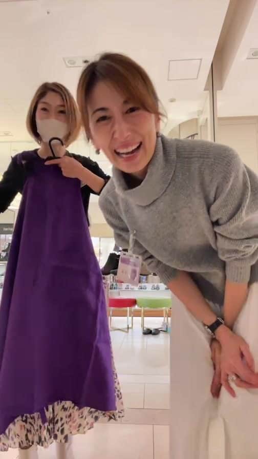 machi28777のインスタグラム：「【西宮阪急よりインスタライブ配信！】  皆さまご覧いただきありがとうございました😊 明日も二人でお待ちしてます✨  8日〜14日火曜まで 西宮阪急2階婦人靴売り場にて ブーツフェア＆simpureエプロン並べています！  @dominic3_official  @simpure_onlineshop」