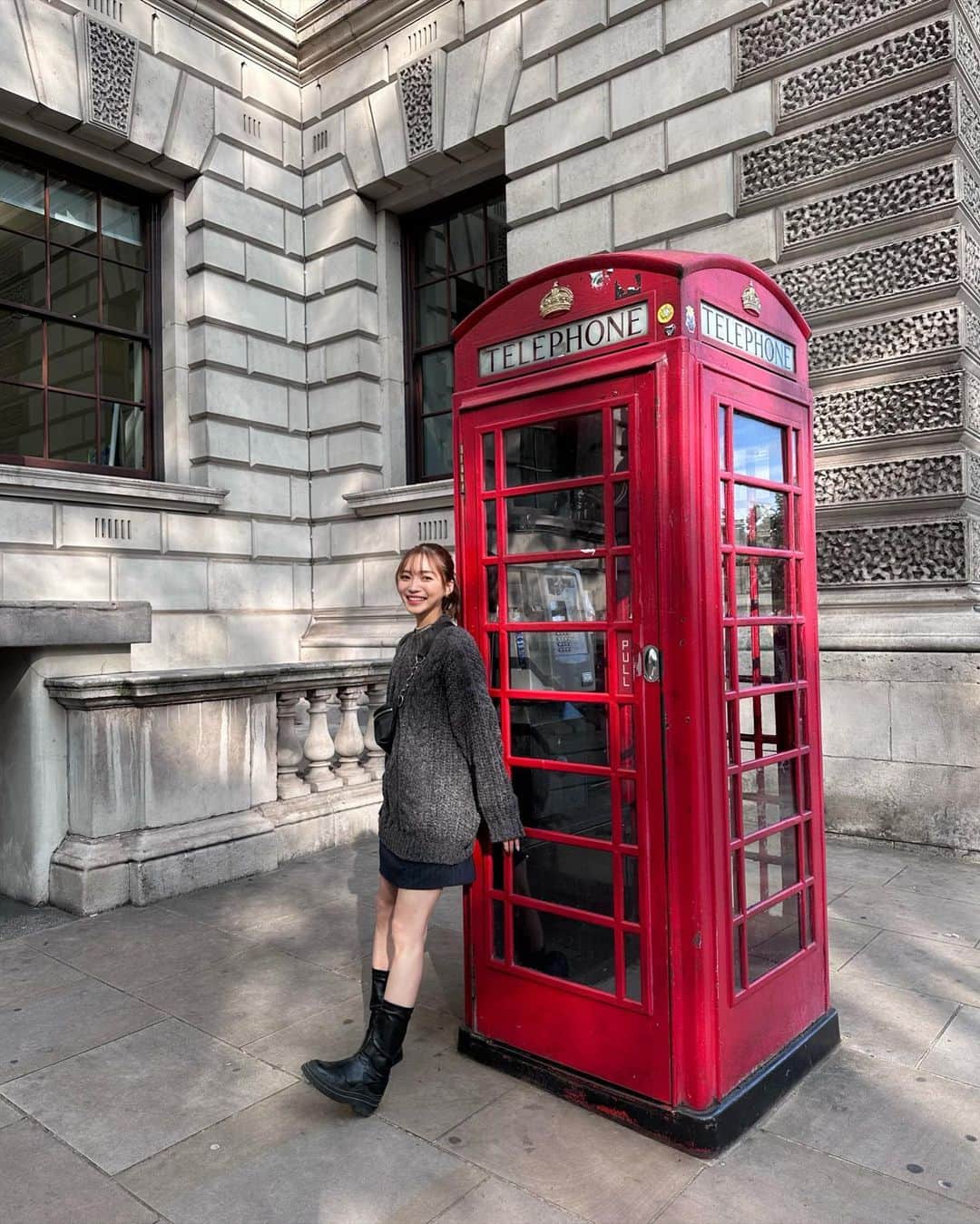YUKIKOさんのインスタグラム写真 - (YUKIKOInstagram)「. イギリスロンドン🇬🇧 赤い電話ボックスは象徴のひとつだよね✨  ニットは @cheme.official 🧶 オーバーサイズのニットって可愛いよねぇ🥹🫶🏻🤍  #イギリス #ロンドン #england #london #ヨーロッパ #ヨーロッパ旅行」11月8日 20時46分 - 128yukinco