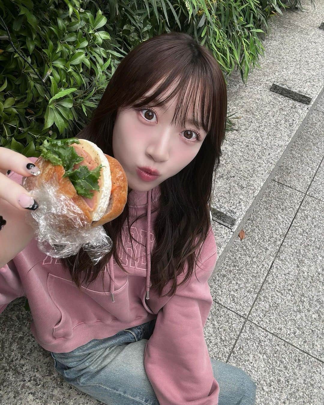 さぁやのインスタグラム：「この前ずっと行きたかった 目黒のパン屋さんに🥐🥖🍞 @bebe_meguro ⁡ この写真のパンも美味しかったけど 1番人気の塩パンが1番美味しかった！ ⁡ 最近自分の中でパンブーム☺️」