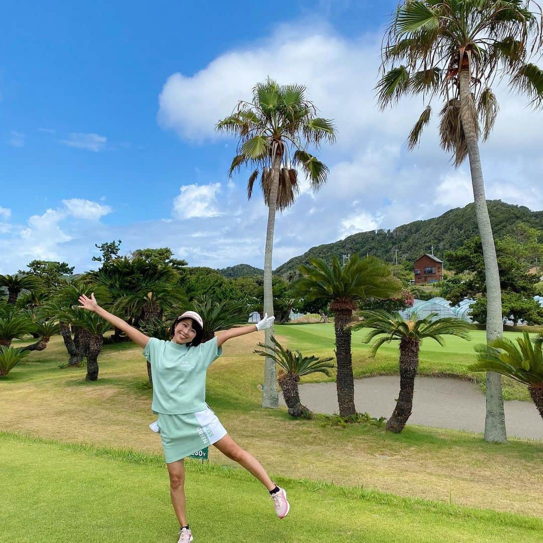 小尾渚沙さんのインスタグラム写真 - (小尾渚沙Instagram)「【お知らせ🌴】  千葉県誕生150周年を記念し、11月12日(日)に館山市でパレードが行われるのですが、当日司会をつとめさせて頂きます🎤❤️  小さい頃から家族で毎年行っていた、大好きな館山🌴  北条海岸、館山カントリークラブに、 ステキな温泉ホテル…🌴💕  数えきれないほどの思い出が沢山詰まっている館山でのイベントに携わらせて頂けて、とても嬉しいです🥰✨  『館山チアアップ・千葉県誕生150周年記念パレード』 12:30からパレードスタートです❣️ コース：館山駅西口交差点付近～八幡海岸交差点付近  パレードが始まる前にセレモニーもあります🎤 ぜひ皆さま遊びに来て下さ〜い🌴✨  （写真は全て館山での想い出です🤤❤️）  #館山 #館山カントリークラブ #沖ノ島 #千葉県館山市  #千葉市出身 #千葉ドライブ #海 #夏の思い出 #ゴルフ  #ゴルフ女子 #南房総 #フリーアナウンサー #小尾渚沙」11月8日 20時53分 - obi_nagisa