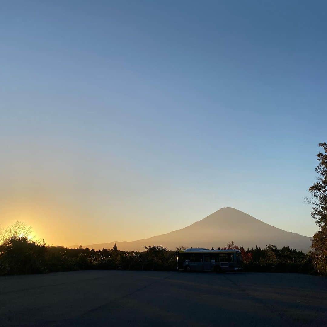 板谷由夏 のインスタグラム：「ロケ地に着いたら、素晴らしい景色 疲れも癒されました。」