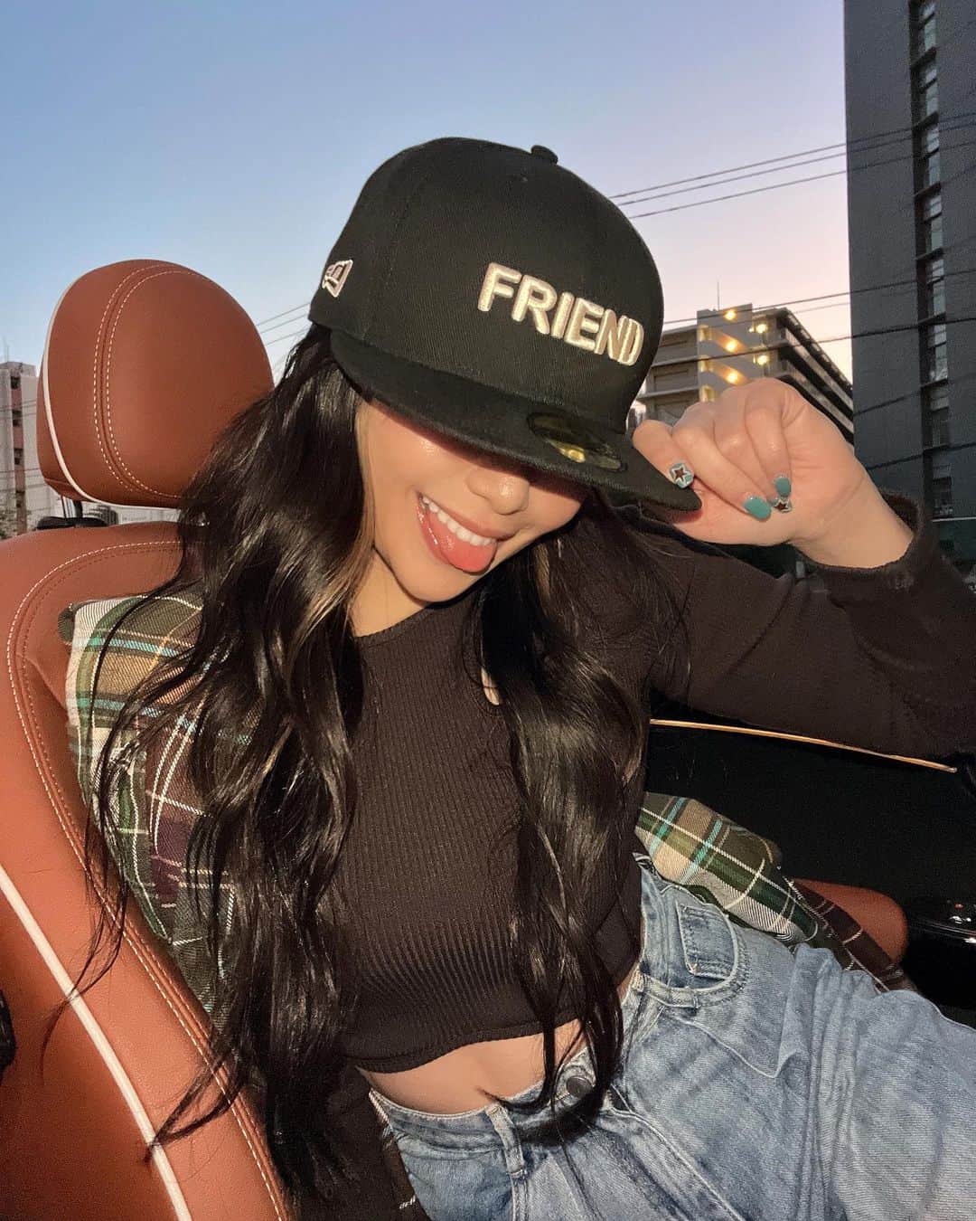 希帆さんのインスタグラム写真 - (希帆Instagram)「たくさんFRIENDできて嬉しい！😆🤝🖤🤎 thank you💞 NEW FRIEND💞💞🦦  🖤🤎💋💋🤎 @newerajapan  🤎🖤💋💋🖤」11月8日 21時08分 - k_i_h_o_