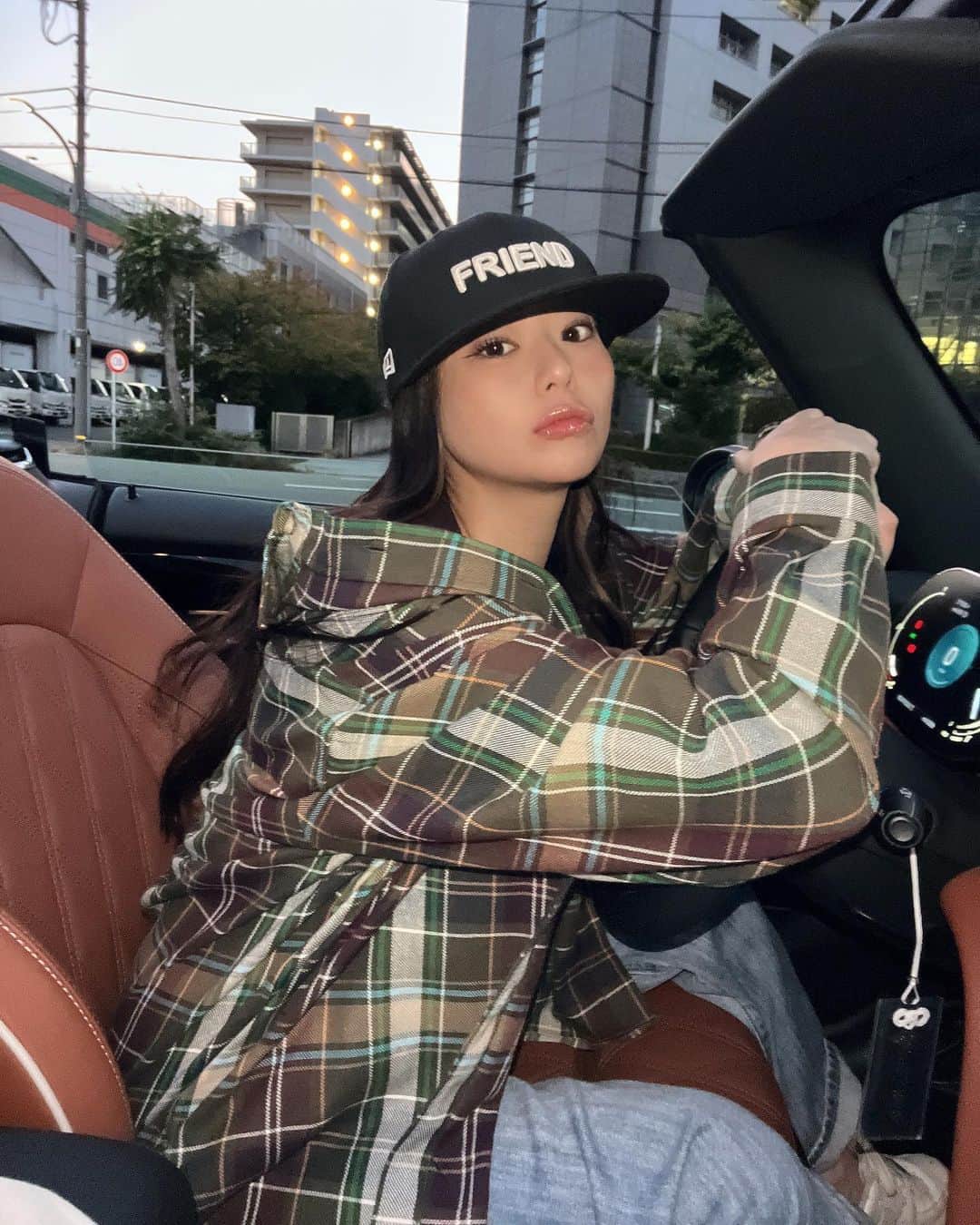 希帆さんのインスタグラム写真 - (希帆Instagram)「たくさんFRIENDできて嬉しい！😆🤝🖤🤎 thank you💞 NEW FRIEND💞💞🦦  🖤🤎💋💋🤎 @newerajapan  🤎🖤💋💋🖤」11月8日 21時08分 - k_i_h_o_