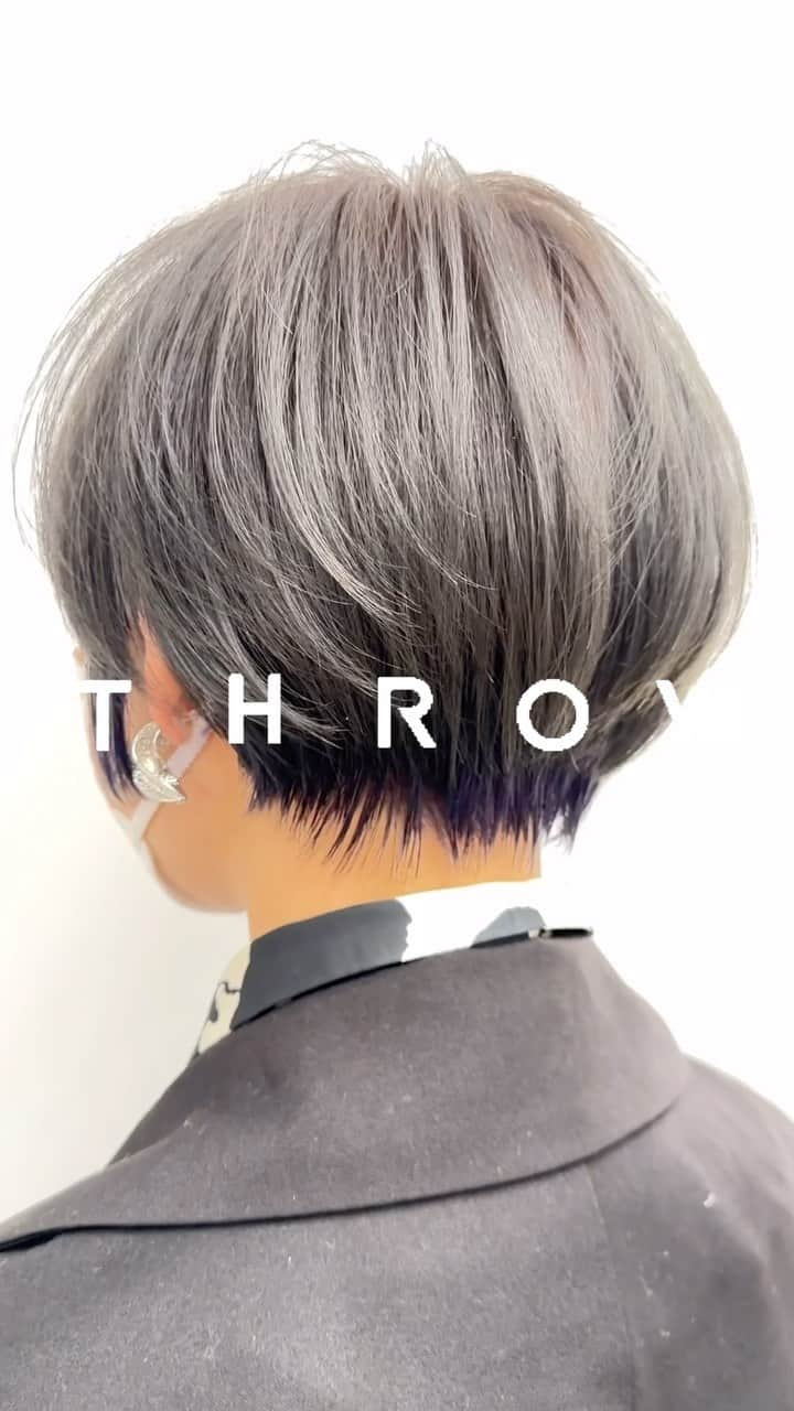 THROW 【スロウ】のインスタグラム：「【THROWレシピ公開】 ・ 放置時間10分の#ONE #ONEカラー #onecolor ・ ☑︎薬剤レシピ ［全体］SS/08 単品　4.5% ［インナー］LV/06 単品 6% ・ ⬛️ #スモークストーン #smokestone 🟪 #ラピスヴァイオレット #lapisviolet ・ ・ #時短カラー#クイックカラー ・  FASHIONもCOMFORTも、たった10分で思いのままを可能にするONE COLORシリーズ。⾊鮮やかな発⾊を短時間で。  ・ #throwcolor #スロウカラー #throwカラー #sheercolor #sheerカラー #onecolor #oneカラー #ビーブリーチ #外国人風カラー #ビーエッ クス」