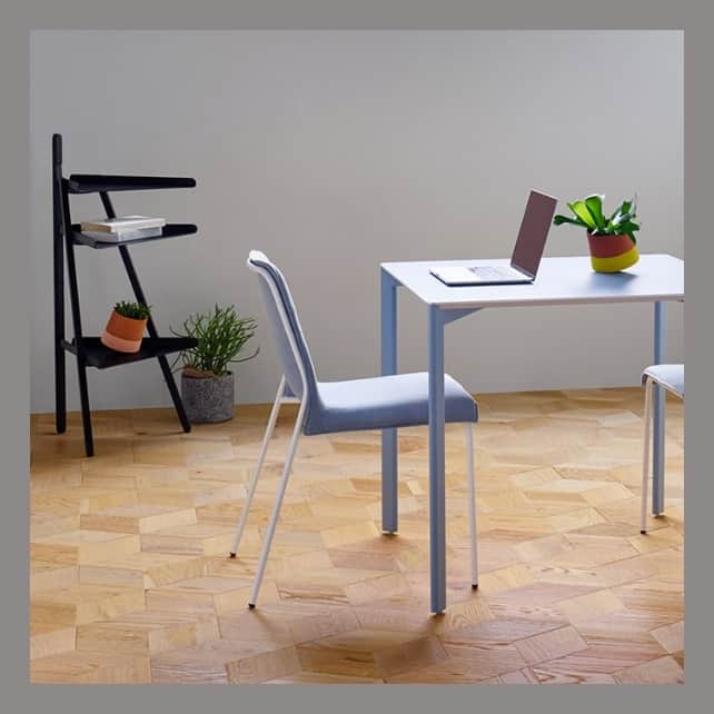 Cassina ixc. (カッシーナ・イクスシー) のインスタグラム：「＜RITMO（リトモ）＞テーブルの特徴は、角のない優しいタッチ。スティールやアルミの冷たい印象はやわらぎ、ピンク・ブルー・トープのカラータイプはカジュアルで明るい印象を与えます。 . #cassinaixc #ixc #interior #interiorinspiration #homedecor #design #lifestyle #table #diningroom #desk #office #カッシーナイクスシー #イクスシー #インテリア #インテリアショップ #インテリアコーディネート #ライフスタイル #デザイン #テーブル #デスク」