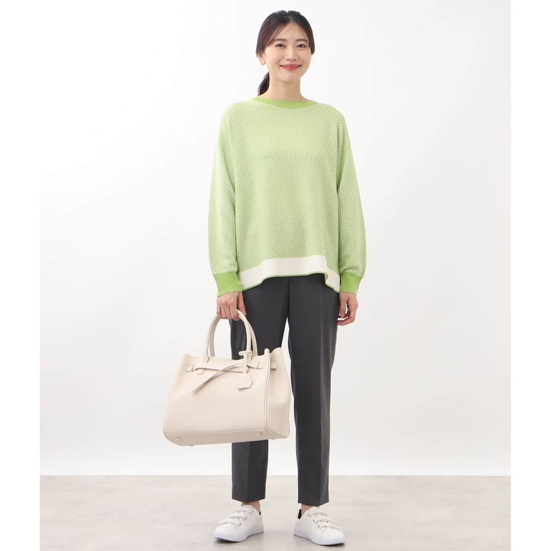 Reflect リフレクトさんのインスタグラム写真 - (Reflect リフレクトInstagram)「｜Color Coordinate｜  暗い色になりがちな冬コーデを カラーニットで明るく華やかなスタイリングに。  クリーンで明るい印象に仕上がる『グリーン』を使った コーデをご紹介します。  - 商品詳細 - ジャガード柄ニットプルオーバー No.101-17533｜¥15,950(taxin)  プチハイネックリブニット No.101-17575｜¥15,950(taxin)  スタンドネックニット No.101-17570｜¥15,950(taxin)  ボートネック変形ケーブルニット No.101-17531｜¥15,950(taxin)  ▼プロフィール@reflect_kobe_officialより、 公式サイトページにリンク頂けます。  #reflect #リフレクト」11月8日 21時00分 - reflect_kobe_official