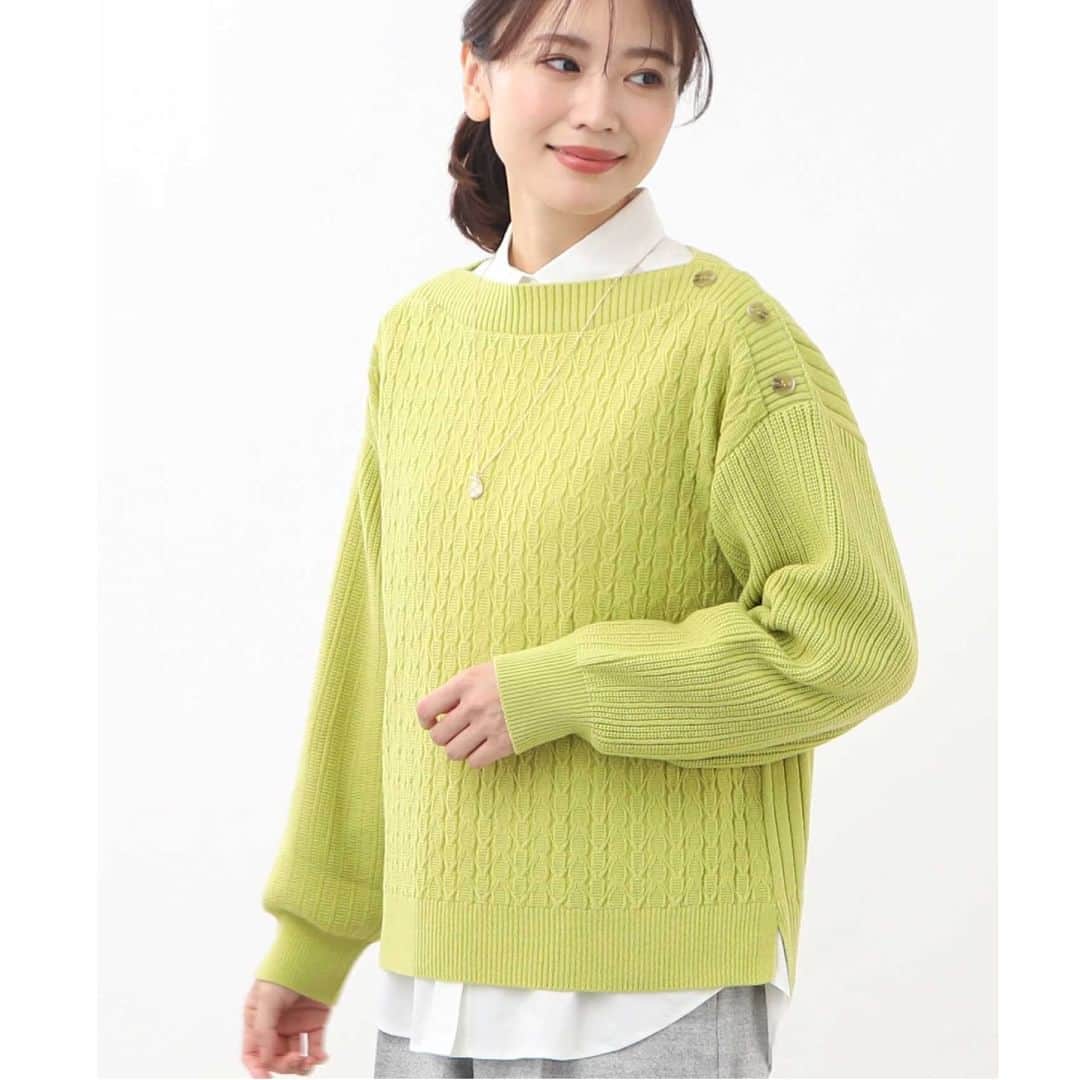 Reflect リフレクトさんのインスタグラム写真 - (Reflect リフレクトInstagram)「｜Color Coordinate｜  暗い色になりがちな冬コーデを カラーニットで明るく華やかなスタイリングに。  クリーンで明るい印象に仕上がる『グリーン』を使った コーデをご紹介します。  - 商品詳細 - ジャガード柄ニットプルオーバー No.101-17533｜¥15,950(taxin)  プチハイネックリブニット No.101-17575｜¥15,950(taxin)  スタンドネックニット No.101-17570｜¥15,950(taxin)  ボートネック変形ケーブルニット No.101-17531｜¥15,950(taxin)  ▼プロフィール@reflect_kobe_officialより、 公式サイトページにリンク頂けます。  #reflect #リフレクト」11月8日 21時00分 - reflect_kobe_official