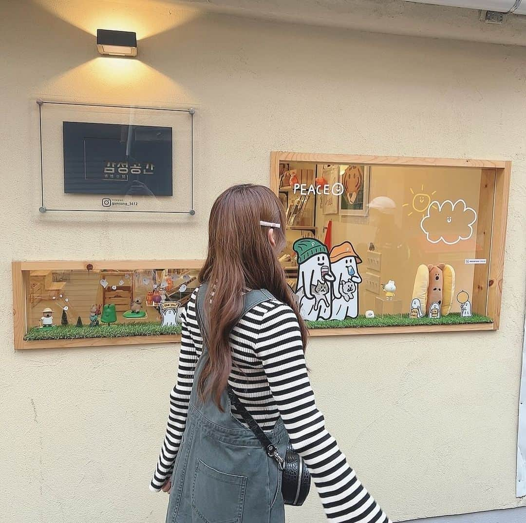 後藤陽菜乃さんのインスタグラム写真 - (後藤陽菜乃Instagram)「‪✿  大阪旅行2日目♡ 鶴橋に行ってきました🌼  ずーっと行ってみたかった @the_asoboard さんに キーホルダーを作りに行ってきたんだぁ💞 全部かわいすぎて選ぶの大変だった…  コリアンタウンを歩いてたらトッポギの看板に惹き付けられて入ってみたらびっくりするくらい美味しかった🙈❤️ ひよこキンパは次の楽しみに…🐣  最後の写真は撮り終わったのにカメラを向け続ける友達にまだ撮ってるでしょ~ってしてるひな😄  ・ ・ ・  #大阪 #大阪旅行 #鶴橋 #鶴橋コリアタウン #コリアンタウン #韓国雑貨」11月8日 21時01分 - pinachan._.0308