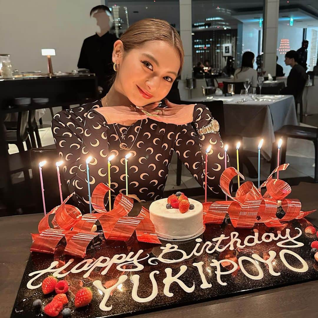 ゆきぽよさんのインスタグラム写真 - (ゆきぽよInstagram)「大好きな皆がお誕生日を沢山お祝いしてくれました❤️ 27歳最高の幕開けです今後ともよろしくお願いします🫶🏾」11月8日 21時04分 - poyo_ngy