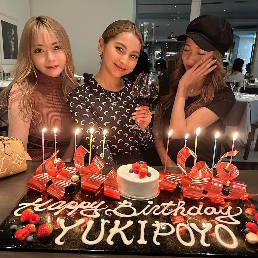 ゆきぽよさんのインスタグラム写真 - (ゆきぽよInstagram)「大好きな皆がお誕生日を沢山お祝いしてくれました❤️ 27歳最高の幕開けです今後ともよろしくお願いします🫶🏾」11月8日 21時04分 - poyo_ngy