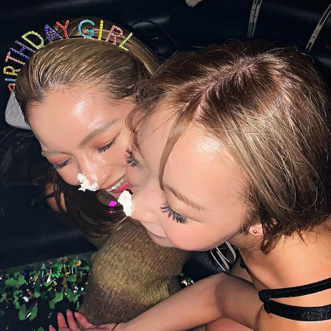 ゆきぽよさんのインスタグラム写真 - (ゆきぽよInstagram)「大好きな皆がお誕生日を沢山お祝いしてくれました❤️ 27歳最高の幕開けです今後ともよろしくお願いします🫶🏾」11月8日 21時04分 - poyo_ngy