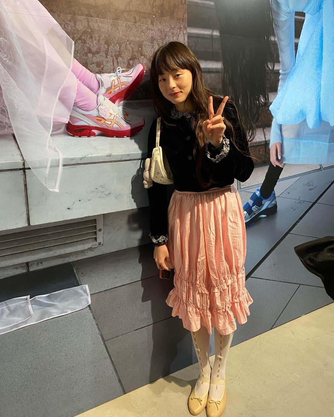 小藪奈央のインスタグラム：「. ご本人登場した😳㊙️ @sereeeenam @ceciliebahnsen  ますます可愛いなあ。 髪型がまた違う雰囲気でいいね！ 大きいモトちゃんはどこかにいるよ。 探してみてね。」