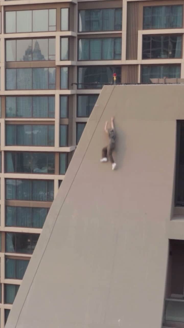 ZENのインスタグラム：「World’s Scariest Urban Slide 🛝 maybe? Check out the new @teamfarang video on YouTube “FARANG ALL-STARS” link in my story」