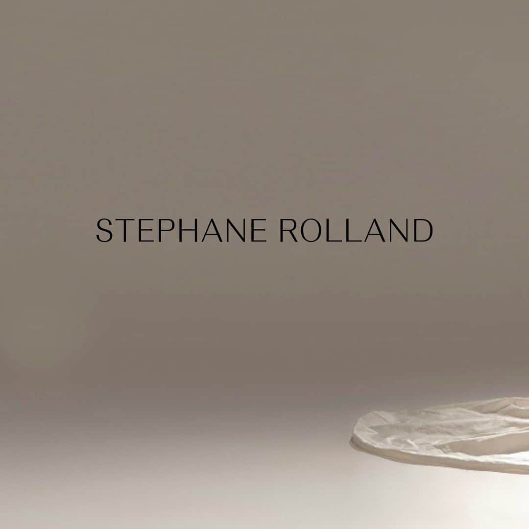 Authentique Authentiqueさんのインスタグラム写真 - (Authentique AuthentiqueInstagram)「. New Brand！ "STEPHANE ROLLAND" ステファン・ローラン @stephanerolland_bridal  . 世界のセレブリティからも信頼され Netflixオリジナルドラマ「エミリーパリへ行く」でもドレスが着用されるなど 今、世界で注目されている stephane rollandが 2023年春に初めてとなるBridal Collectionを発表‼︎  今秋、日本初上陸！ Authentiqueにてお取り扱いを始めました🕊  どのドレスもモダンで彫刻的な アートのように美しいデザインが特徴的  ノーブルでワンランク上の花嫁様を叶えます🫧  . 11/24-25の新作ドレスフェアにて stephane rollandのドレスを取り揃えております 是非、入荷したばかりのドレスをこの機会にご体感下さい* . @authentique_weddingdress    #オーセンティックな花嫁 をつけて、 ぜひ素敵なお写真をシェアしてください🕊  #ウエディングドレス #ウェディングドレス #stephane rolland #インポートドレス #オーセンティック銀座」11月8日 21時30分 - authentique_weddingdress