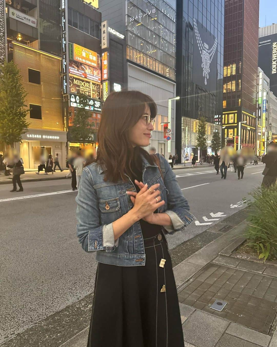 郡司恭子のインスタグラム：「* お仕事終わりに銀座に行ったら ホコテンでした…🚶‍♀️☀️  母がこのコーデいいね👌って 褒めてくれたので、記録します✔︎笑  欲しいバッグを買おうか悩んで 決断できずに帰宅しました😂  ファッションの秋🍂 どんなものお買い物しようかな🫣✨  #someday #銀座 #歩行者天国 #ほこてん  #お仕事 #お仕事コーデ #私服 #出勤服 #今日の服装  #日本テレビ #日本テレビアナウンサー #アナウンサー #郡司恭子」