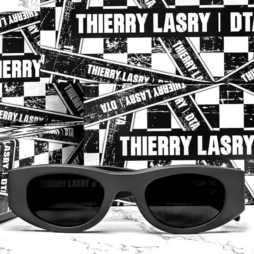 ティエリー ラスリーさんのインスタグラム写真 - (ティエリー ラスリーInstagram)「the THIERRY LASRY x TRAVIS BARKER’S DTA “MASTERMINDY” sunglasses collaboration in black matte acetate - now available online & at selected stockists」11月8日 21時31分 - thierrylasry