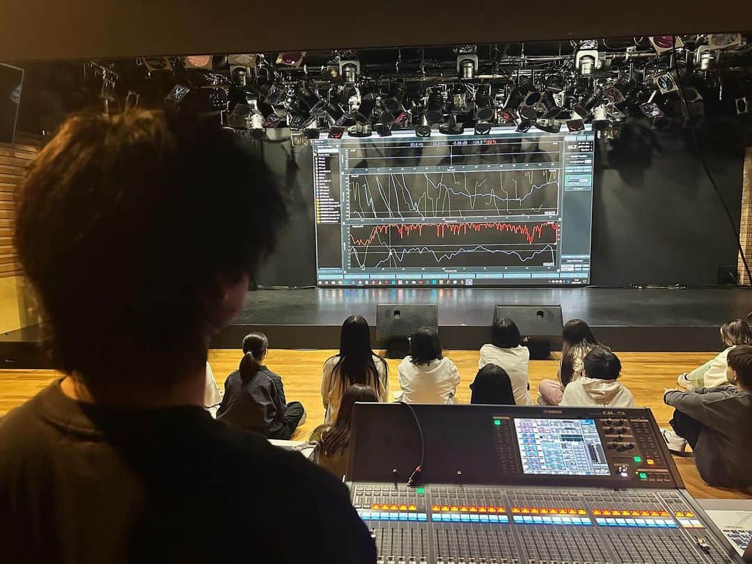 名古屋スクールオブミュージック＆ダンス専門学校さんのインスタグラム写真 - (名古屋スクールオブミュージック＆ダンス専門学校Instagram)「東海地区初の特別講義との事でした！音響特機株式会社様をお招きして、smaartという音響測定アプリを学びました。 PAエンジニアを目指す専攻の学生たちの様子をどうぞ！」11月8日 21時31分 - nsm_nagoya