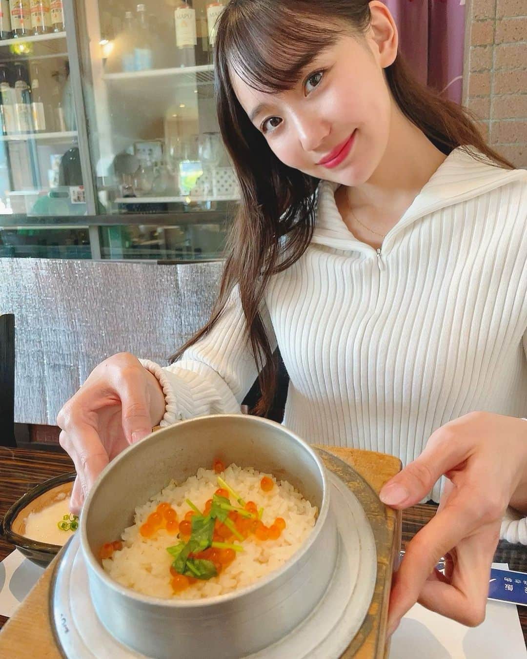 大段舞依のインスタグラム：「⁡ ⁡ ⁡ 釜飯🍚♡ 最後にとろろをかけて食べるの！！！ めっちゃ美味しかった🥺🥺 ⁡ ⁡ #箱根 #釜飯 #ランチ ⁡」