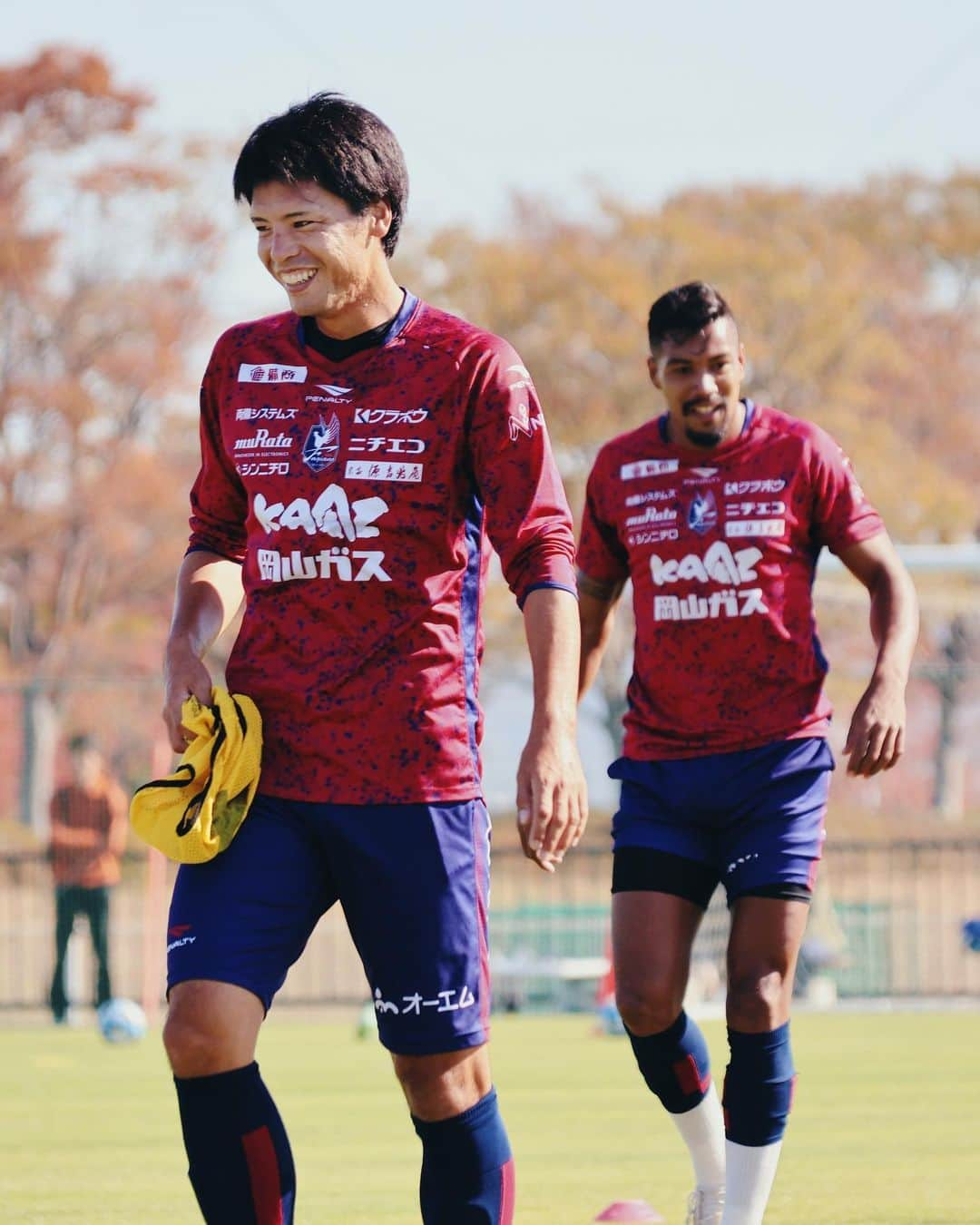 ファジアーノ岡山さんのインスタグラム写真 - (ファジアーノ岡山Instagram)「💙❤️  #2023JLeague  #ファジアーノ岡山 #fagianookayama #fagiano #okayama #岡山 #🍑 #🍡 #Jリーグ #jleague #J2  #DAZN #2023 #サッカー #football  #⚽️」11月8日 21時38分 - fagianookayama