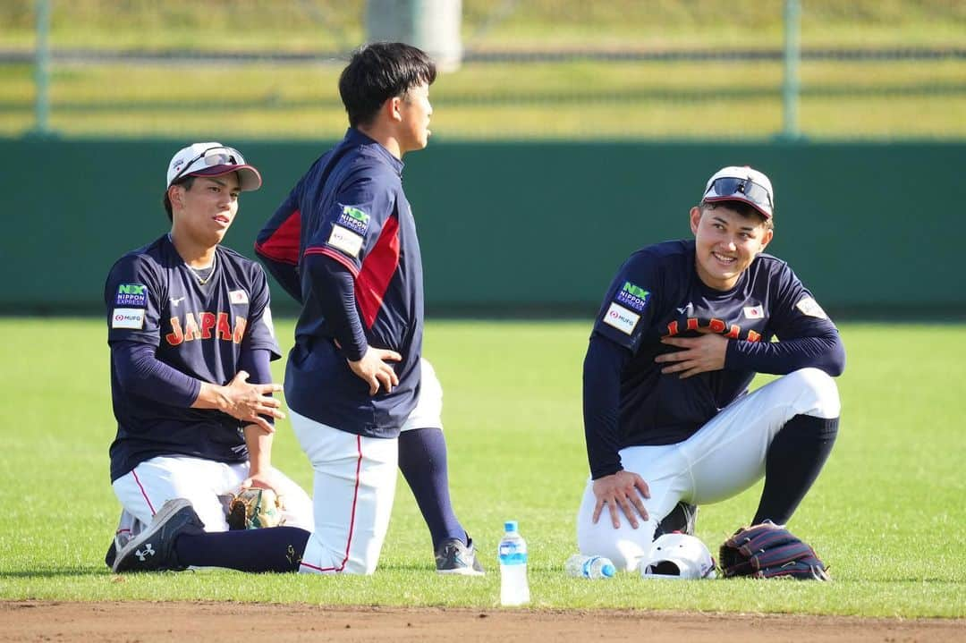 侍ジャパンのインスタグラム：「「カーネクスト アジアプロ野球チャンピオンシップ2023」に向けた侍ジャパン宮崎秋季キャンプ2023の3日目が宮崎市清武総合運動公園で行われ、初の実戦形式の練習を実施。野口智哉選手も合流し、試合前には金子誠ヘッドコーチの誕生日を祝うなど和やかな雰囲気を見せました。  https://www.japan-baseball.jp/jp/news/press/20231108_3.html  #侍ジャパン #侍ジャパン宮崎秋季キャンプ2023 #アジチャン #田口麗斗 #野口智哉 #清水達也 #吉村貢司郎 #早川隆久 #赤星優志 #牧秀悟 #野村佑希 #小園海斗 #門脇誠」