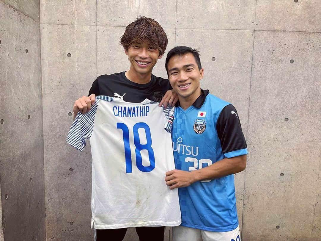 瀬川祐輔さんのインスタグラム写真 - (瀬川祐輔Instagram)「. また会おう👊 nice goal⚽️⚽️  🇯🇵🇹🇭  #瀬川祐輔 #チャナティップ #ACL #川崎フロンターレ」11月8日 21時41分 - segawa.r.18.yusuke