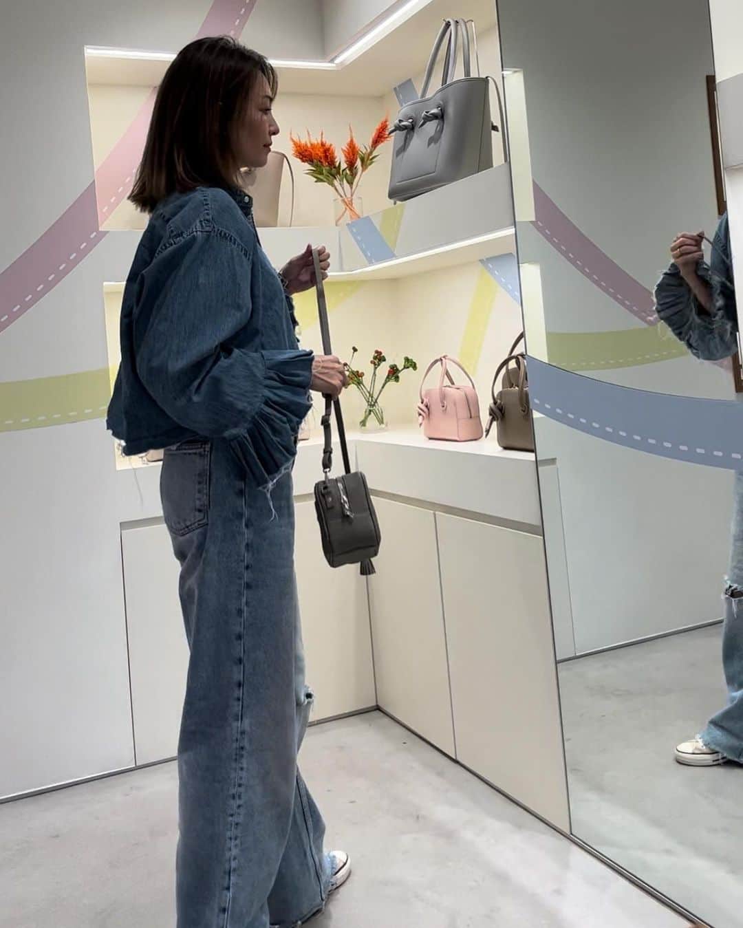 RINAさんのインスタグラム写真 - (RINAInstagram)「Today’s Part 2 🌟 VASIC の　Spring Summer 2024 Collection を見に行きました。 春の香り💐 たくさんの新作で、色合いも可愛かったです😍 黒やグレーに行きがちな私は、今回はイエローにしてみました💛 楽しみに🥹 #vasicaoyama #2024springsummercollection  #bags」11月8日 21時51分 - rina_karina0417