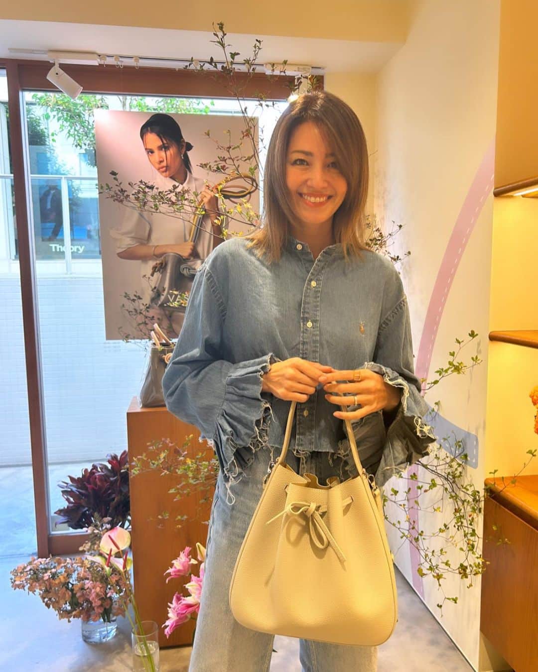 RINAさんのインスタグラム写真 - (RINAInstagram)「Today’s Part 2 🌟 VASIC の　Spring Summer 2024 Collection を見に行きました。 春の香り💐 たくさんの新作で、色合いも可愛かったです😍 黒やグレーに行きがちな私は、今回はイエローにしてみました💛 楽しみに🥹 #vasicaoyama #2024springsummercollection  #bags」11月8日 21時51分 - rina_karina0417