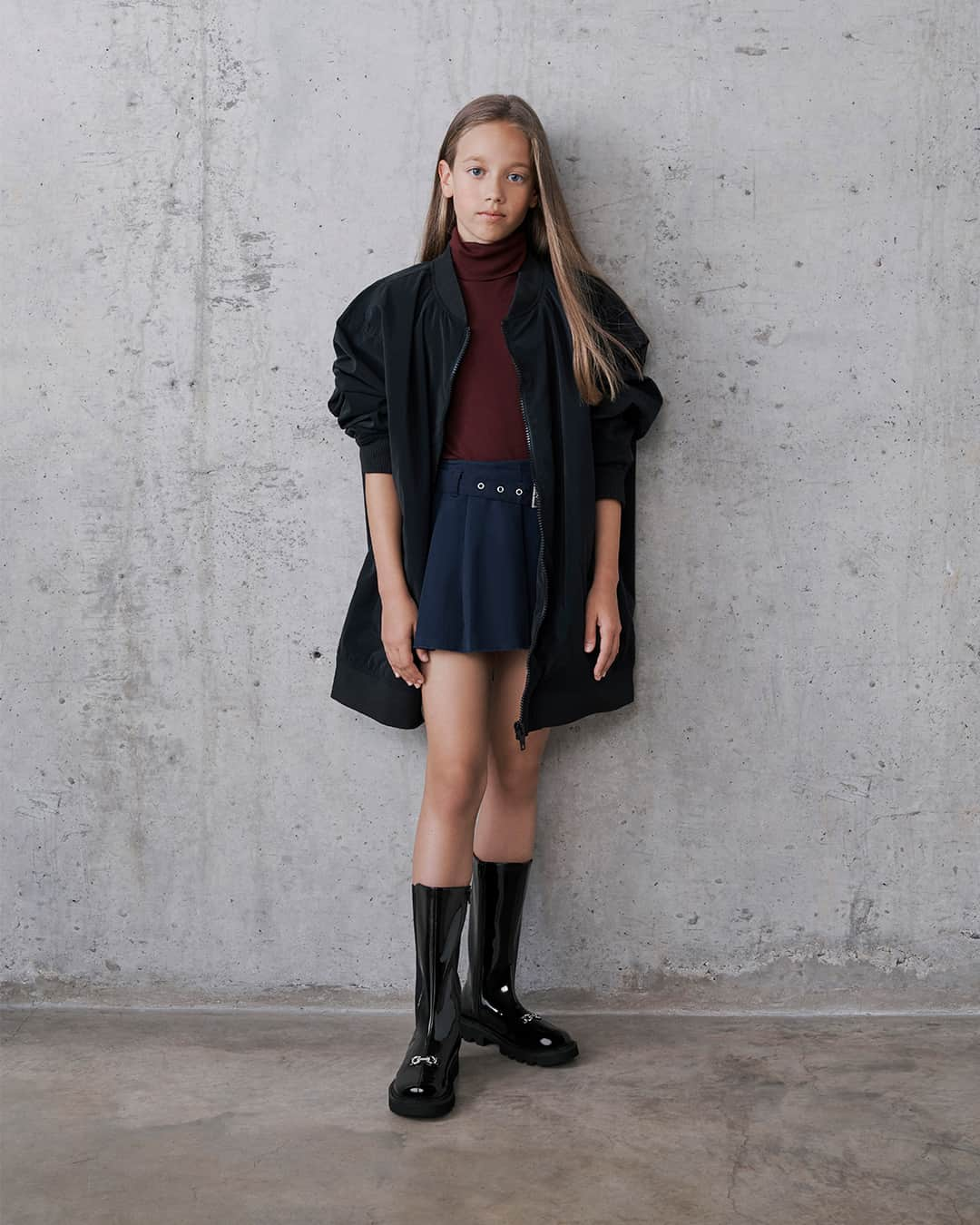 CHARLES & KEITHのインスタグラム：「CHARLES & KEITH HOLIDAYS GIFTS  Featuring time-saving elasticated sides, these sleek knee-high Chelsea boots are perfect for your active and style-savvy little one — she will be able to pull them on quickly with ease.  Shop now via the link in bio.  #CharlesKeithCelebrates #LittleCharlesKeith  #CharlesKeithFW23 #CharlesKeithOfficial  Product featured:  Girls' Metallic-Accent Chelsea Knee-High Boots」