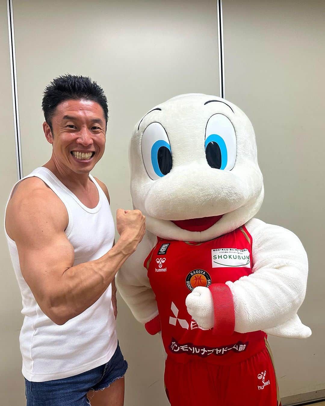 なかやまきんに君さんのインスタグラム写真 - (なかやまきんに君Instagram)「#なかやまきんに君 #本日 11月8日 #良いヤーの日 は #名古屋  #ドルフィンズアリーナ にて #vs #長崎ヴェルカ とのゲームで #ダイヤモンドドルフィンズ の応援イベントに出演させ頂きました #結果は #101-97 で #ダイヤモンドドルフィンズ の勝利 #最後の最後まで素晴らしい試合でした #ドルファミ の皆さんには #試合前の #ヤー斉唱 でかなり盛り上げて頂きました #ありがとうございました #キャー選手の皆さんの中に入ると小さく見える筋肉男ステキー (2〜4枚目)」11月8日 21時53分 - nakayama_kinnikun