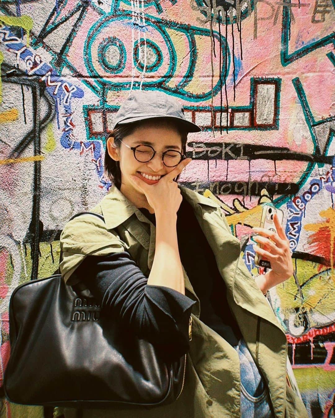 岡本玲のインスタグラム：「. だいすきな友達が撮ってくれた♡ この間共演したのだけど一瞬で仲良くなりました🐈 thank you のあちゃん！ @25_noah」
