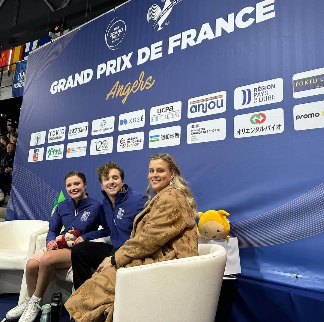 クリスティーナ・カレイラさんのインスタグラム写真 - (クリスティーナ・カレイラInstagram)「We had so much fun competing in Angers this weekend! Thank you for everything🫶🏻 See you in Finland next week!🤩 • • • • #gpfigure #figureskating #icedance #france #angers」11月8日 22時09分 - christinacarreira