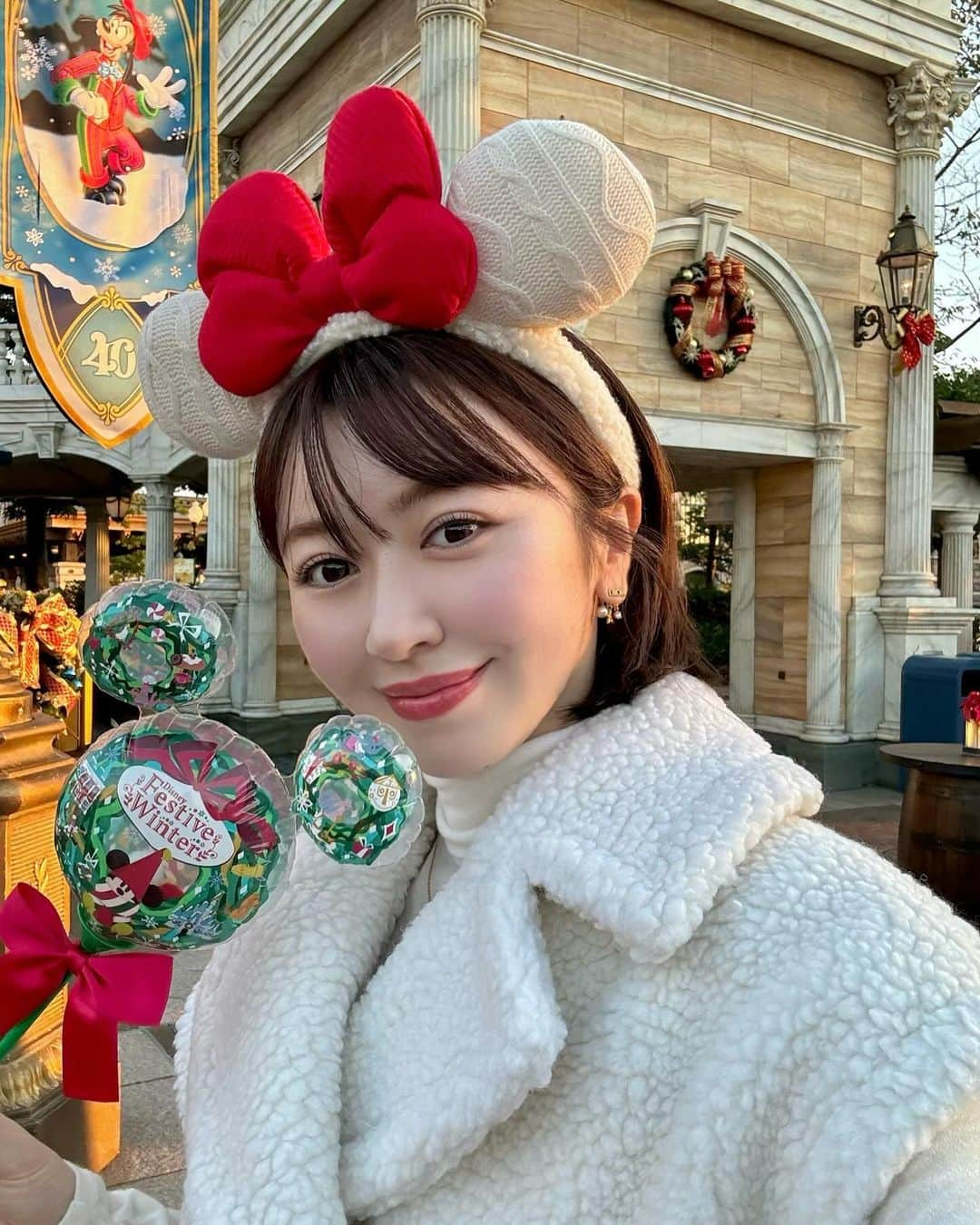 千葉由佳（ちばゆか）さんのインスタグラム写真 - (千葉由佳（ちばゆか）Instagram)「. 🚢🎄💫  強風のなか撮影チームで頑張りました🎁 なかなか見られないベスポジからミッキーたちとサンタさんのベストショット撮れたのでお裾分け🎅♥️」11月8日 22時09分 - chibayuka