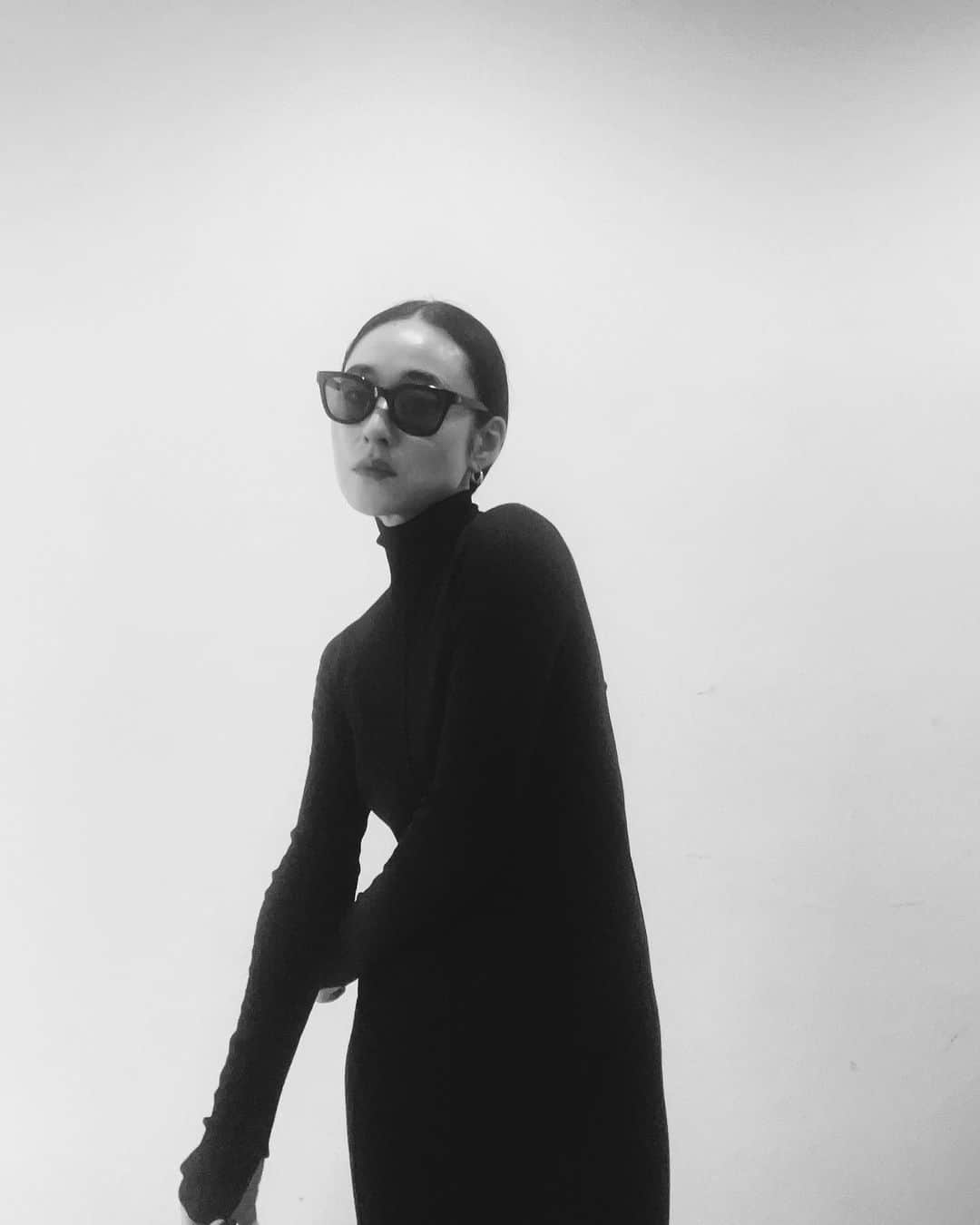 長屋なぎさのインスタグラム：「なかなかまだ出番がなかったけど 先日の撮影できたワンピース。 わたしの身長でも問題なくきれる。 そろそろ着はじめたいな〜  one-piece: @todayful_」