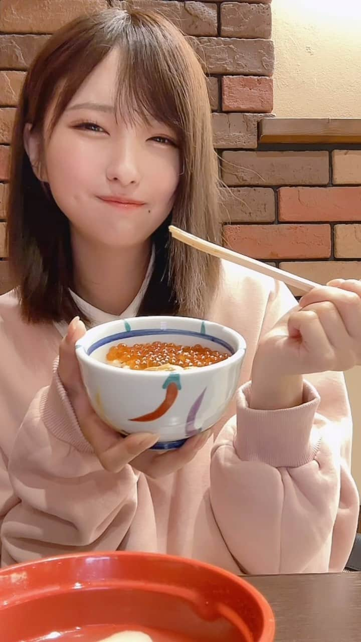 谷口彩菜のインスタグラム：「空港着いてすぐ海鮮丼食べに行ったよ♡ ほんと美味しくて幸せ😭 . 📍きくよ食堂 . . #うにいくら丼　#海鮮丼　#北海道　#新千歳空港　#新千歳空港グルメ　#新千歳空港海鮮丼　#きくよ食堂　#jagan #hokkaido」